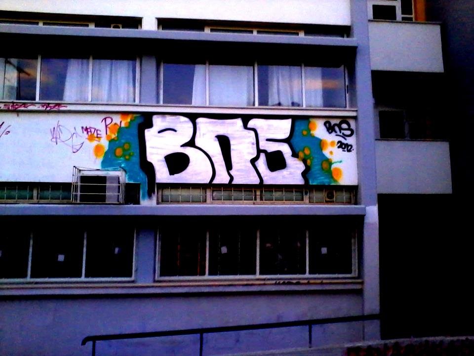 Graffiti Bombing - Photo by BnSer - bns (2012)