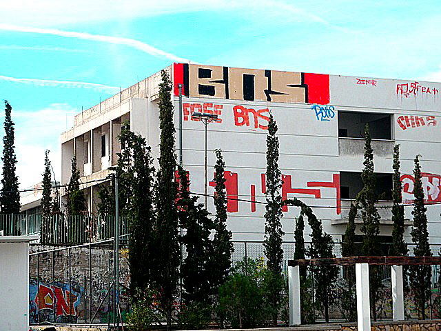Graffiti Bombing in Athens - Photo by BnSer - Bns, rooftop, Greece (2013)