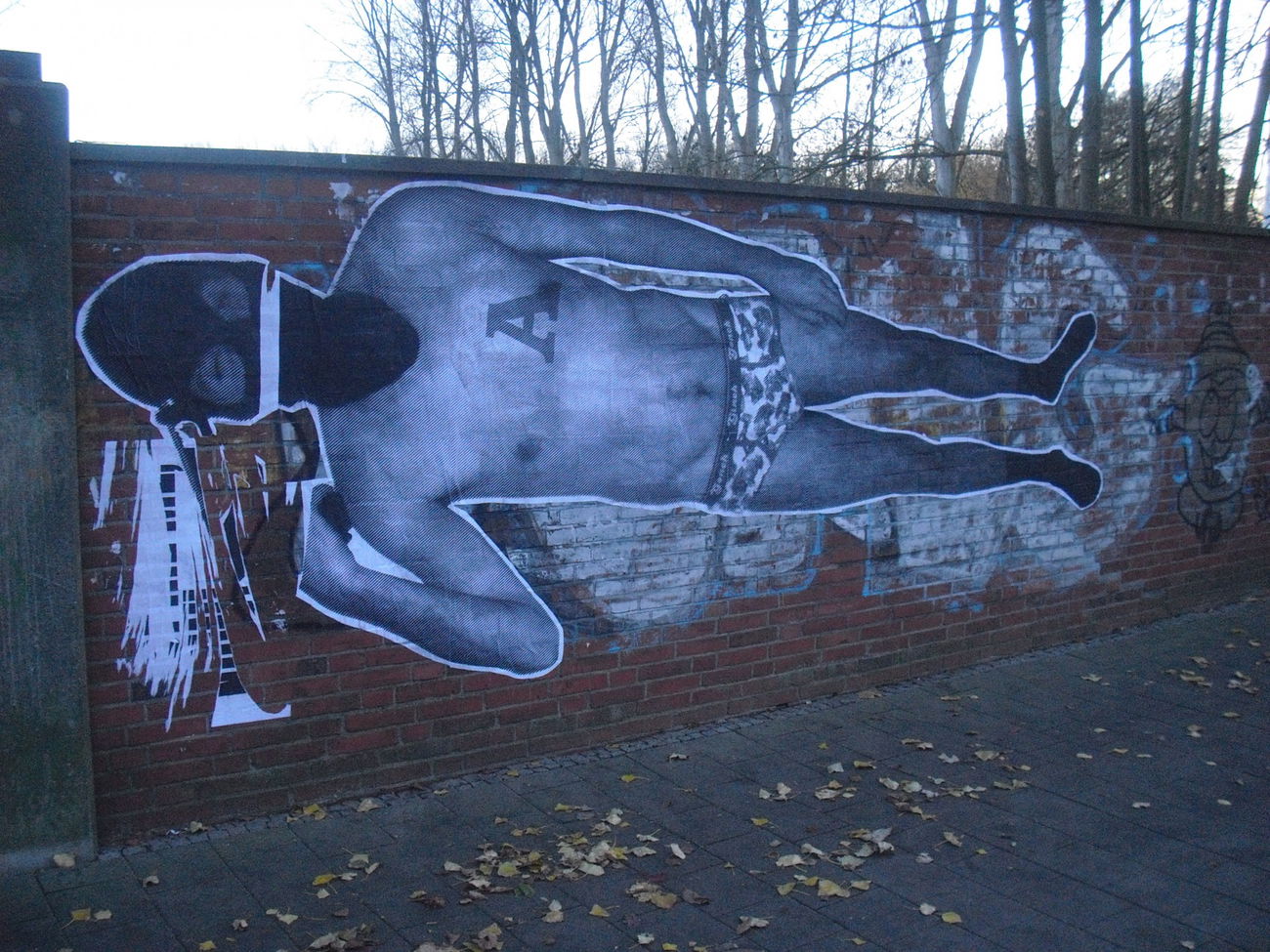 Graffiti Street Art in Kiel - Photo by BobBockwurst - Inspire, Me, Now (2010)