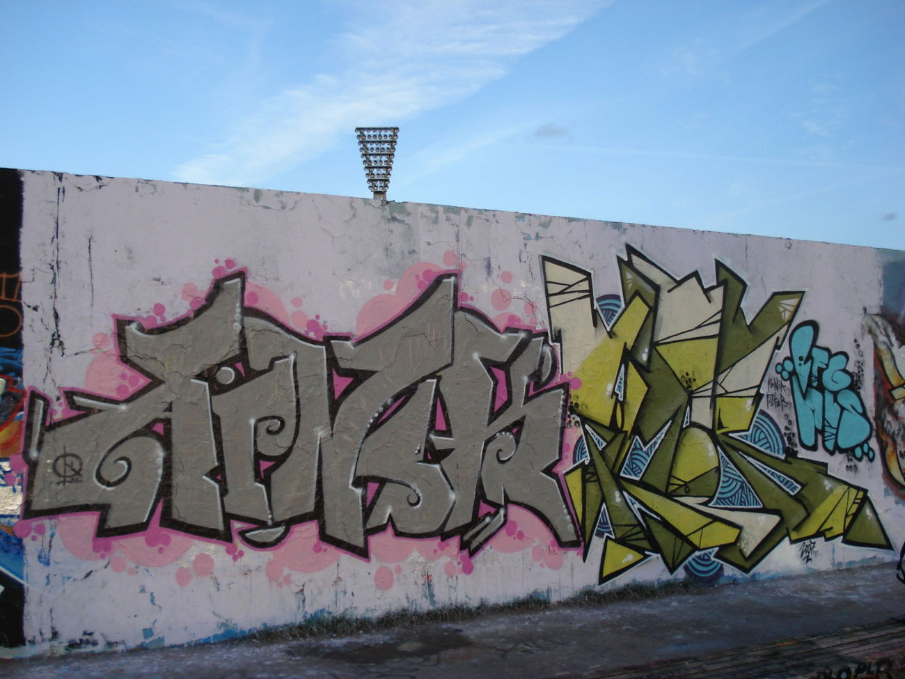 Graffiti Wall in Berlin - Photo by BobBockwurst - Kenia, Filter, Mauerpark (2007)
