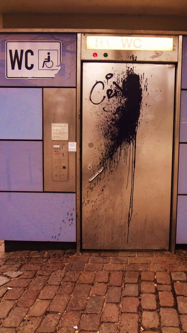 Graffiti Street Art in Kiel - Photo by BobBockwurst - cry, kiel (2013)