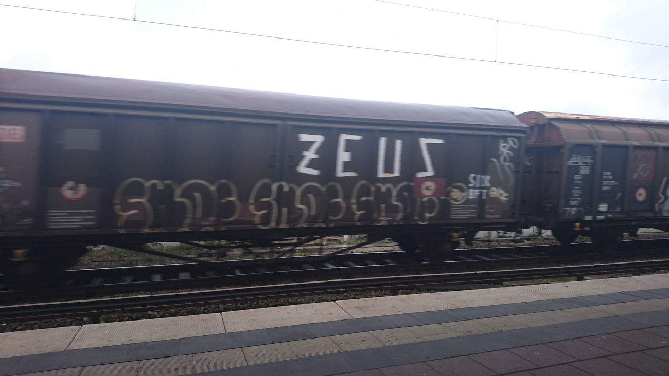 Graffiti Train in Hamburg  - Photo by BobBockwurst (2017)