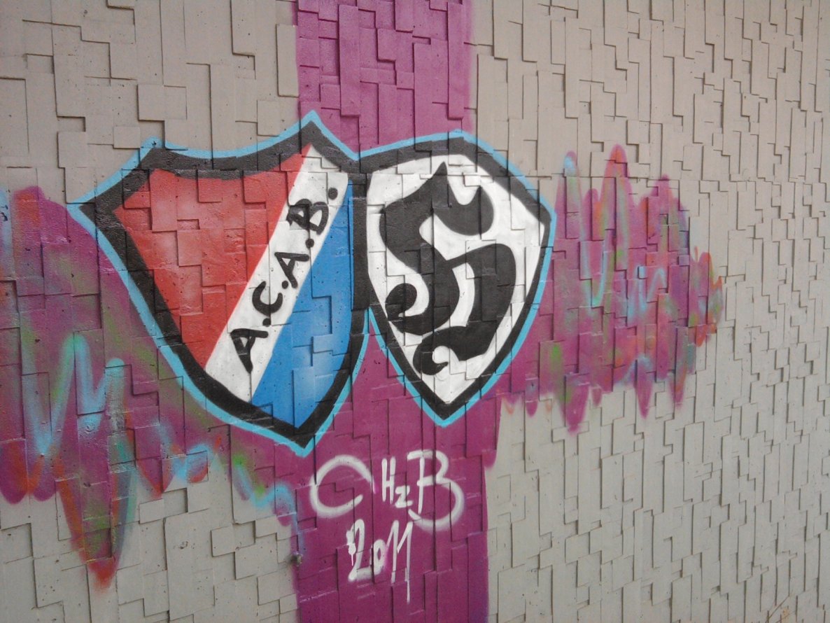 Graffiti Wall - Photo by BomBingForever (2011)