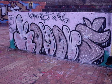 Graffiti Bombing - Photo by BomBingForever (2007)