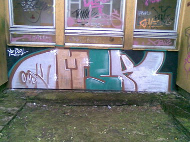 Graffiti Bombing - Photo by BomBingForever (2014)