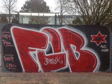 Graffiti Bombing - Photo by BomBingForever