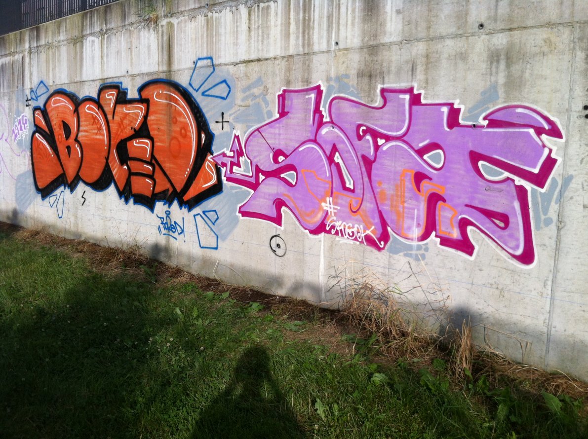 Graffiti Wall - Photo by Bored - t-up, bored, sofa (2014)