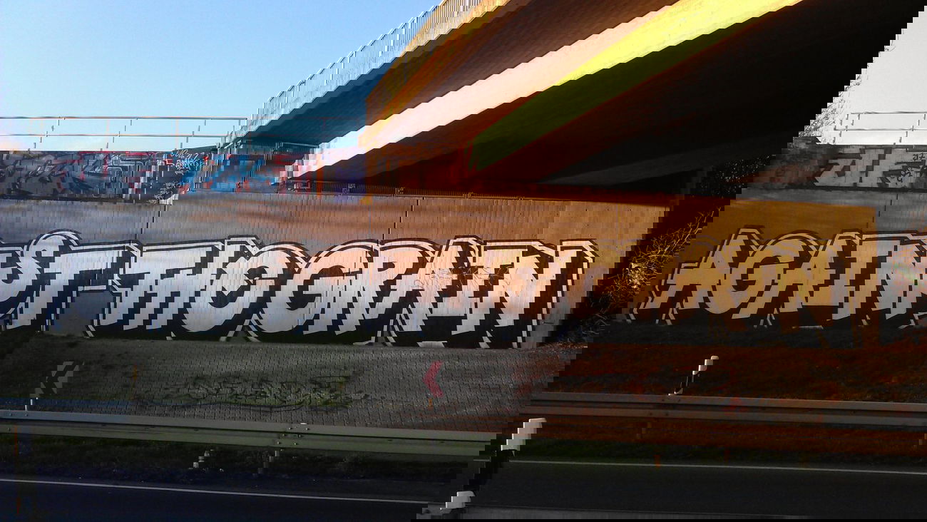 Graffiti Wall - Photo by Brain - Against, The, Grain