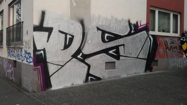 Graffiti Bombing - Photo by Brain - PS, Franfkurt, Rape