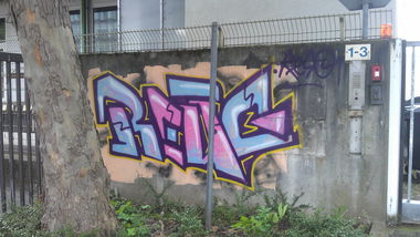 Graffiti Wall - Photo by Brain - ResQ, Res, Q