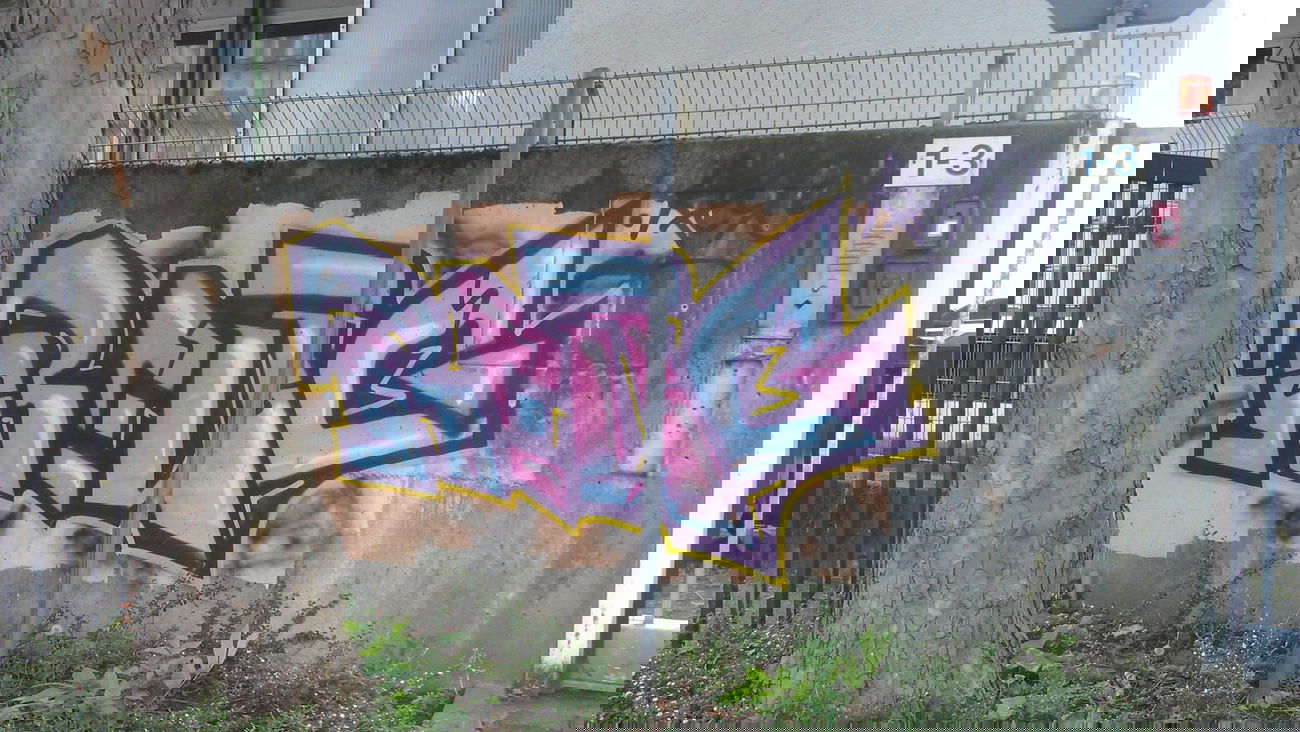 Graffiti Wall - Photo by Brain - ResQ, Res, Q