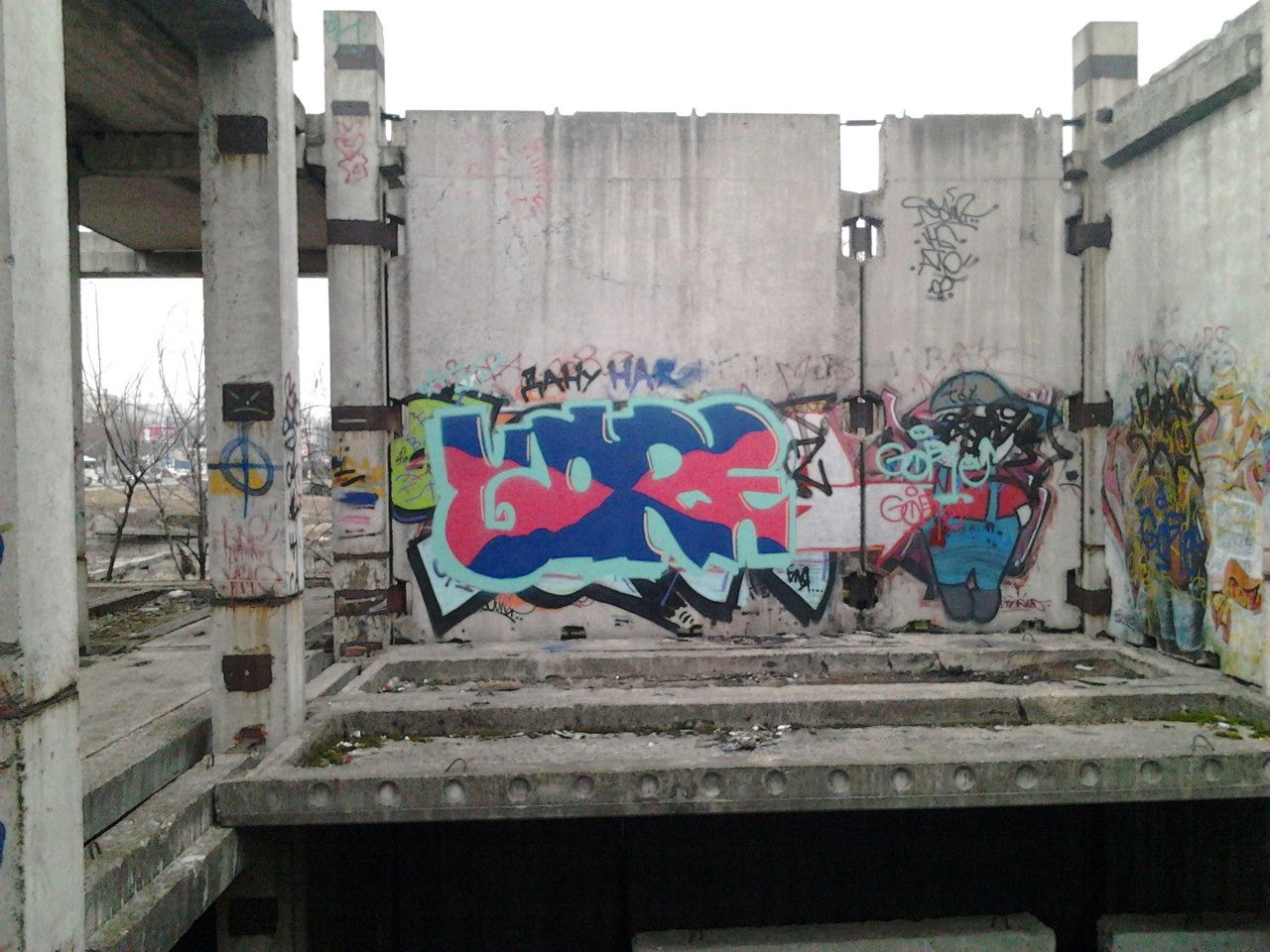 Graffiti Bombing - Photo by Bread - Gore, Bread