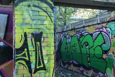 Graffiti Wall - Photo by Bread - Gore, Bread