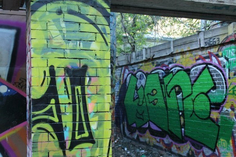 Graffiti Wall - Photo by Bread - Gore, Bread