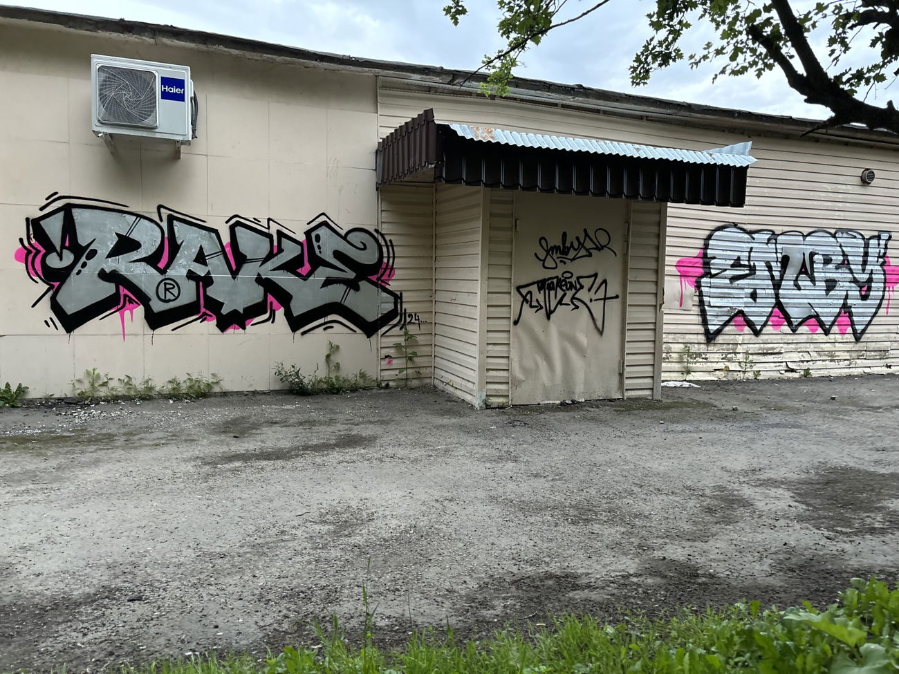 Graffiti Bombing - Photo by BugZBuNNy (2024)