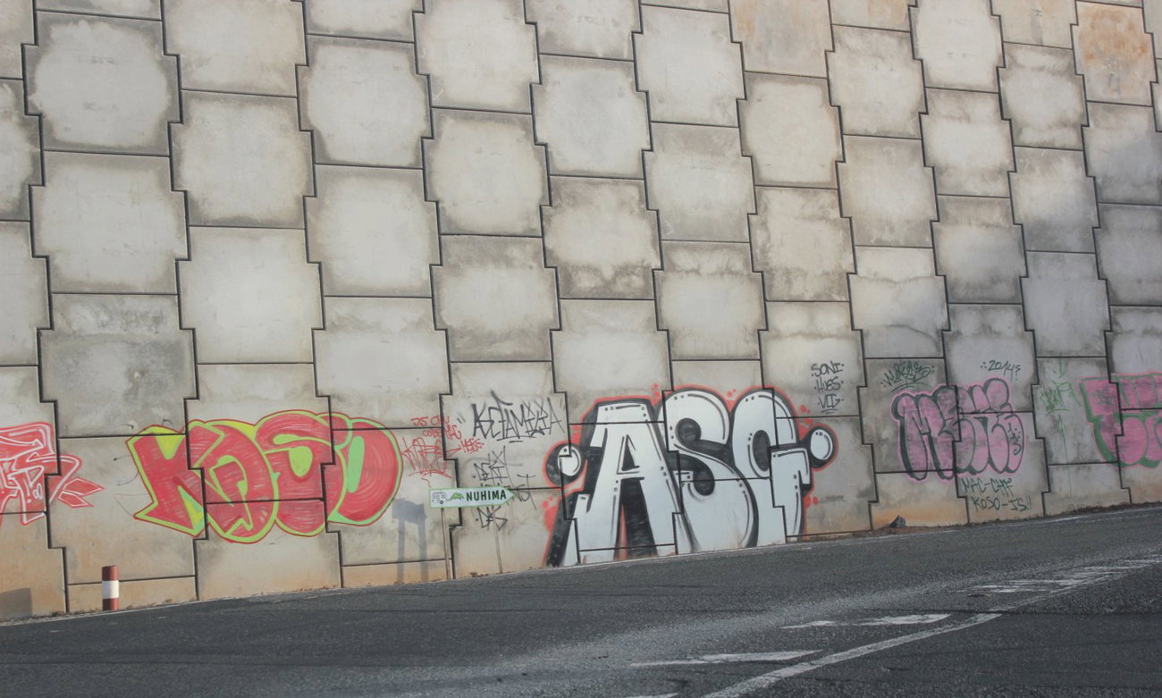 Graffiti Wall - Photo by Bumsbert