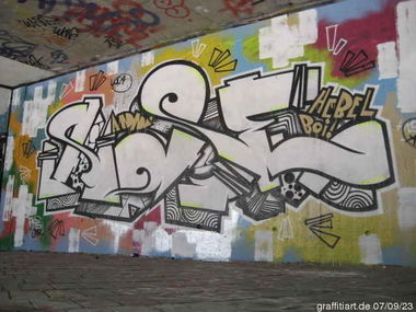 Graffiti Wall - Photo by Bumsbert