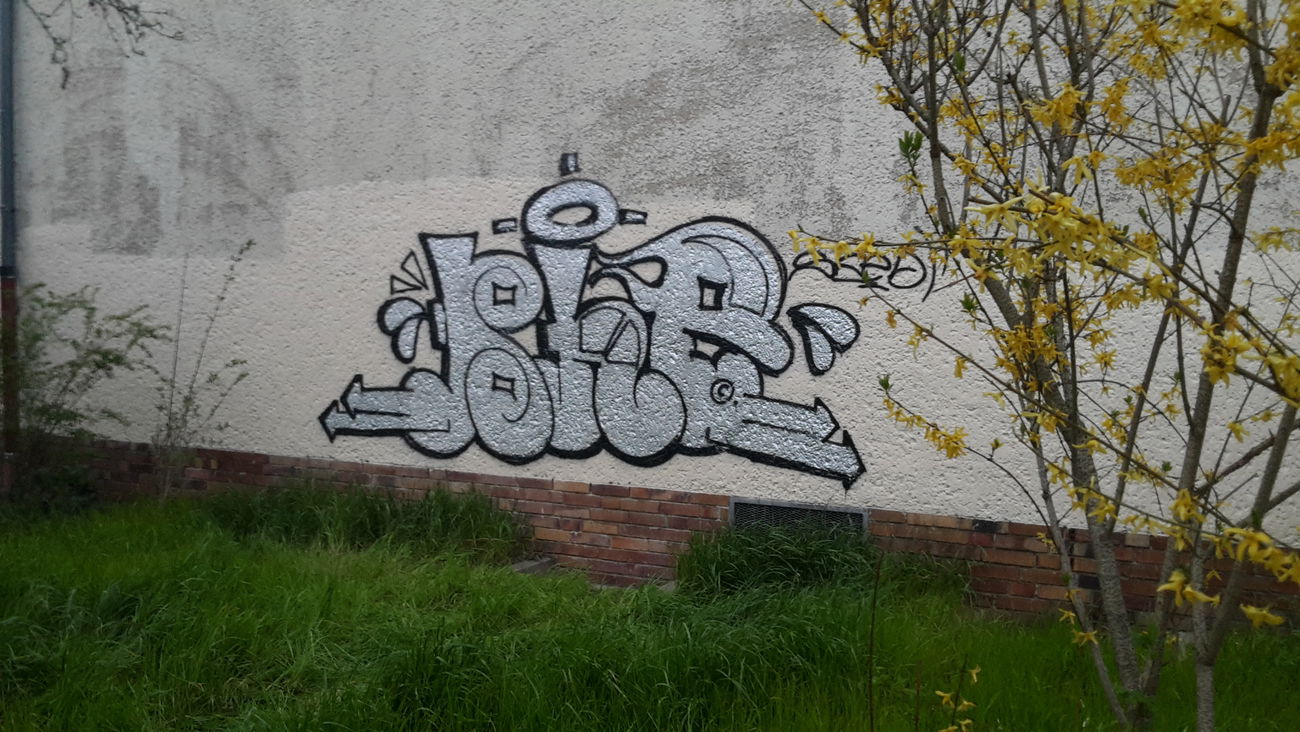 Graffiti Wall - Photo by BurnYa285 - bhe