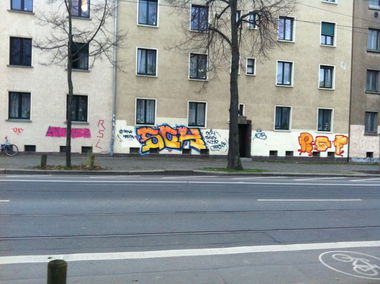 Graffiti Wall - Photo by C3Po - SCH, Sima, crest
