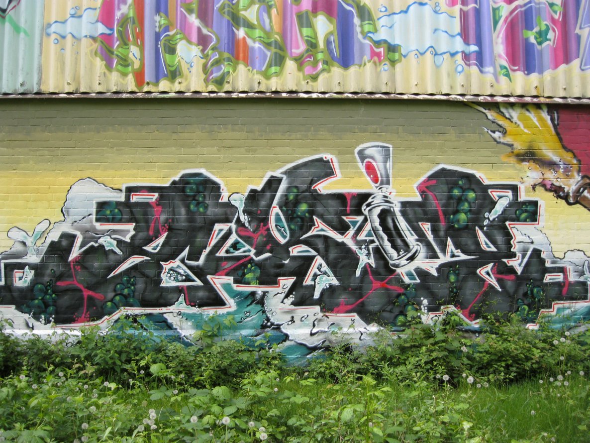 Graffiti Wall in Kiel - Photo by CALUE - zkie, skie (2012)