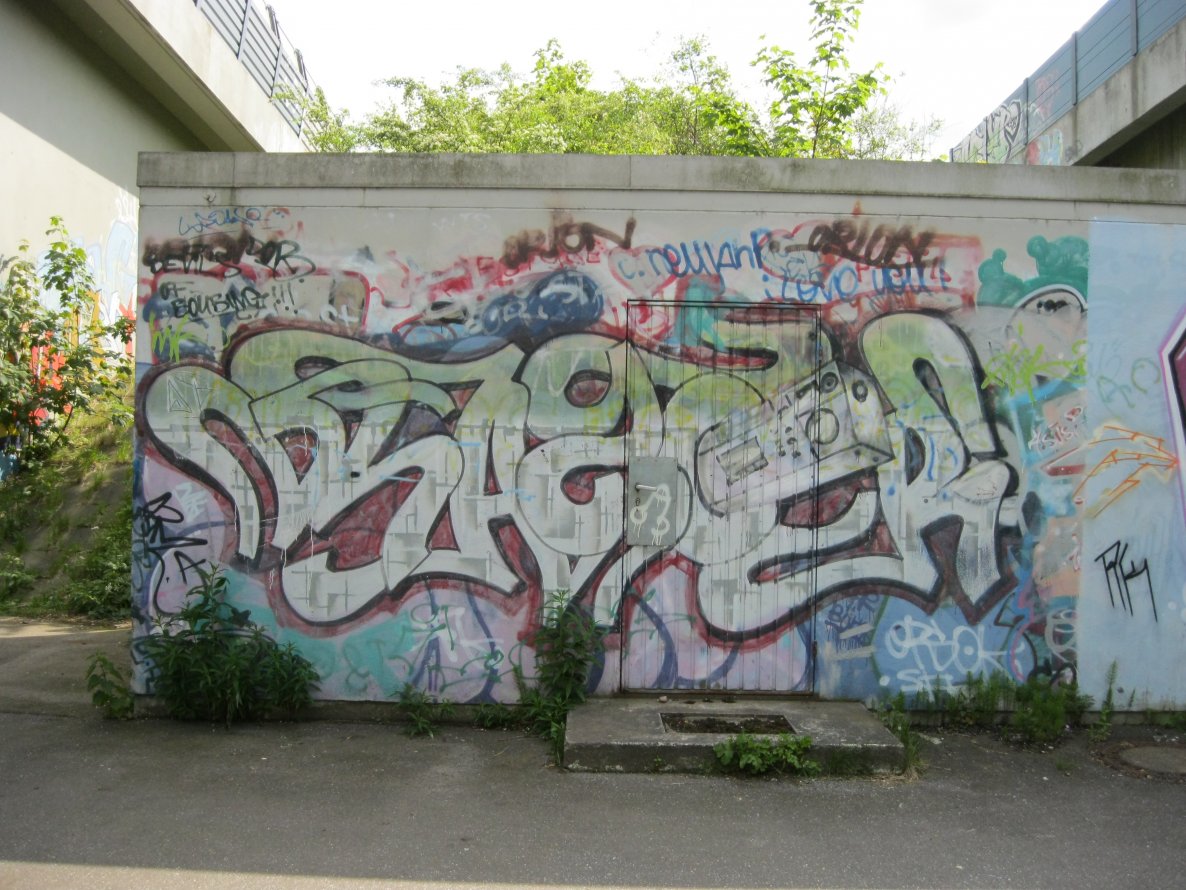 Graffiti Wall in Kiel - Photo by CALUE - Razor