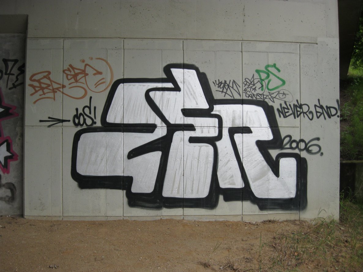 Graffiti Bombing in Kiel - Photo by CALUE - ZER, COS (2006)