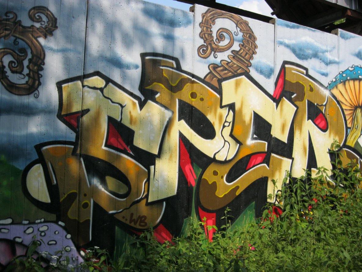 Graffiti Wall in Kiel - Photo by CALUE - Sper, GMS, WB