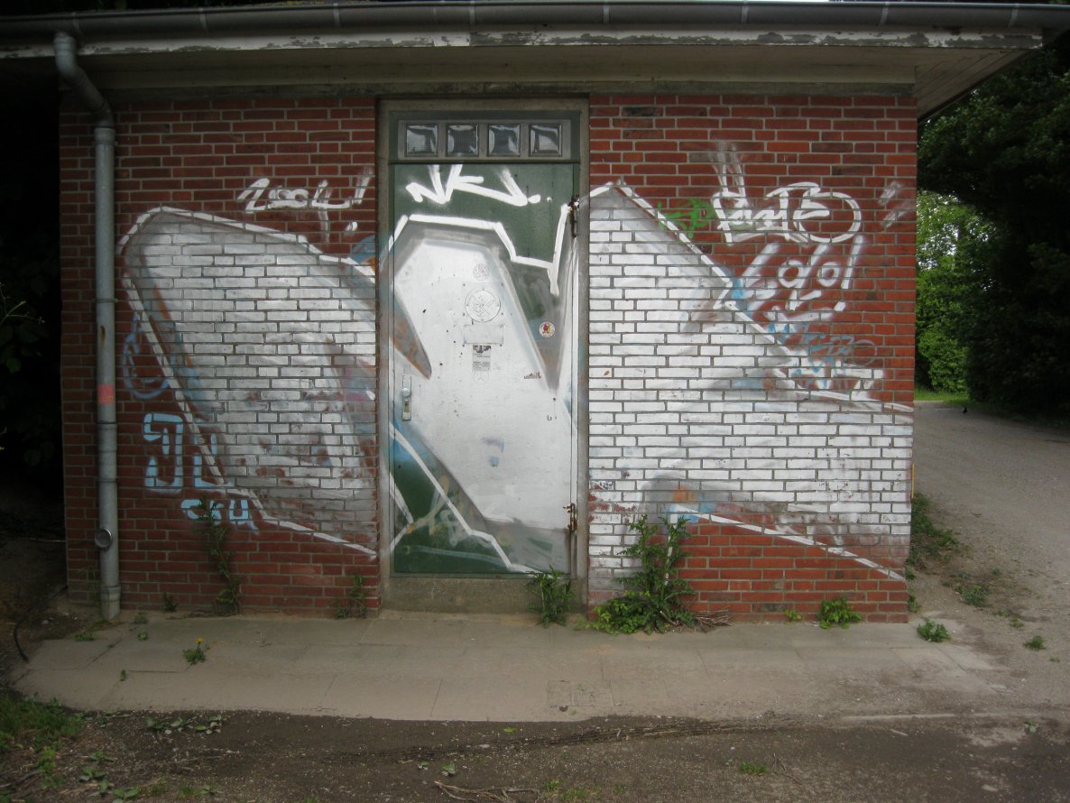 Graffiti Bombing in Kiel - Photo by CALUE - NK
