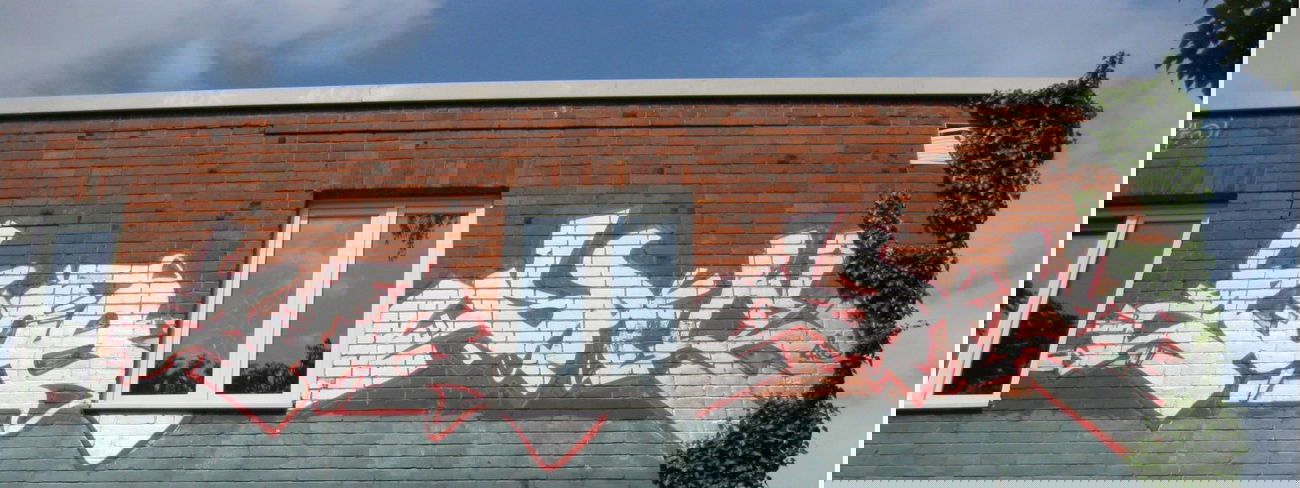 Graffiti Bombing in Kiel - Photo by CALUE - zoe, spile