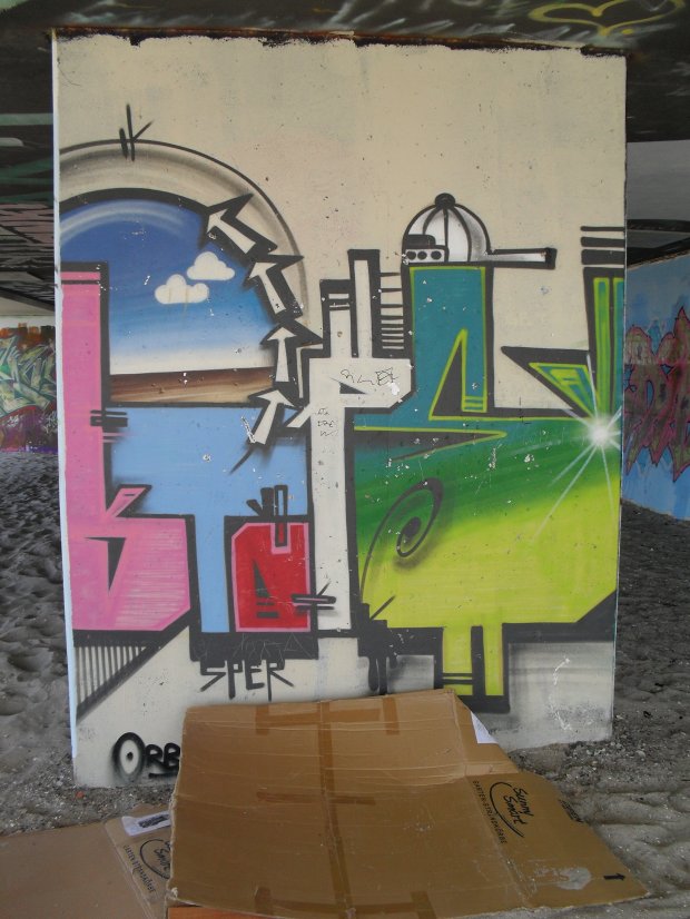 Graffiti Wall in Laboe - Photo by CALUE - btops, syter