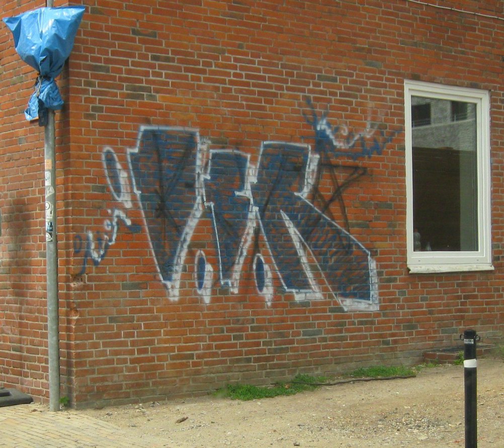 Graffiti Bombing in Kiel - Photo by CALUE - DBR
