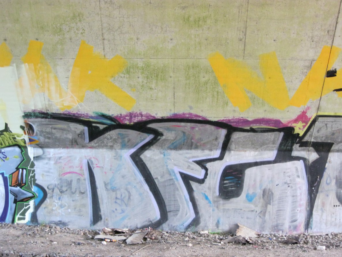 Graffiti Bombing in Kiel - Photo by CALUE - KFC