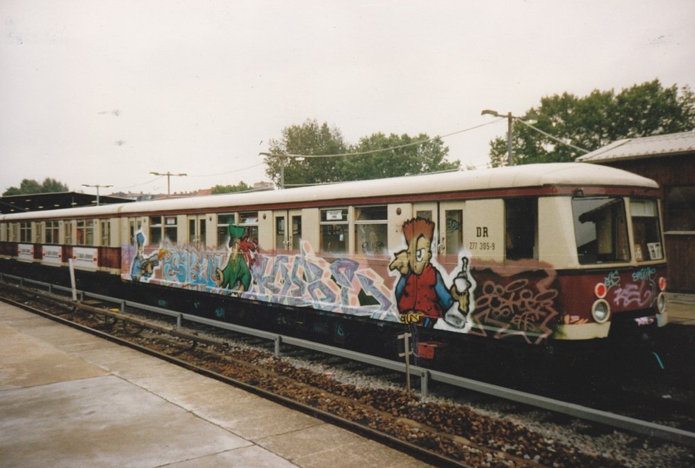 Graffiti Photo by CANFLY - skume, kel, stus (1991)