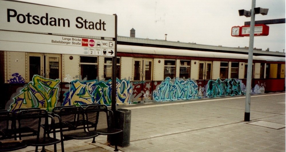 Graffiti Photo by CANFLY - kone, nose, des (1994)