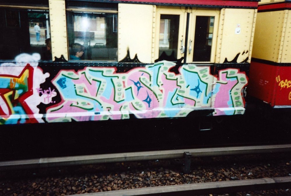 Graffiti Photo by CANFLY - systm, critas, criters (1994)