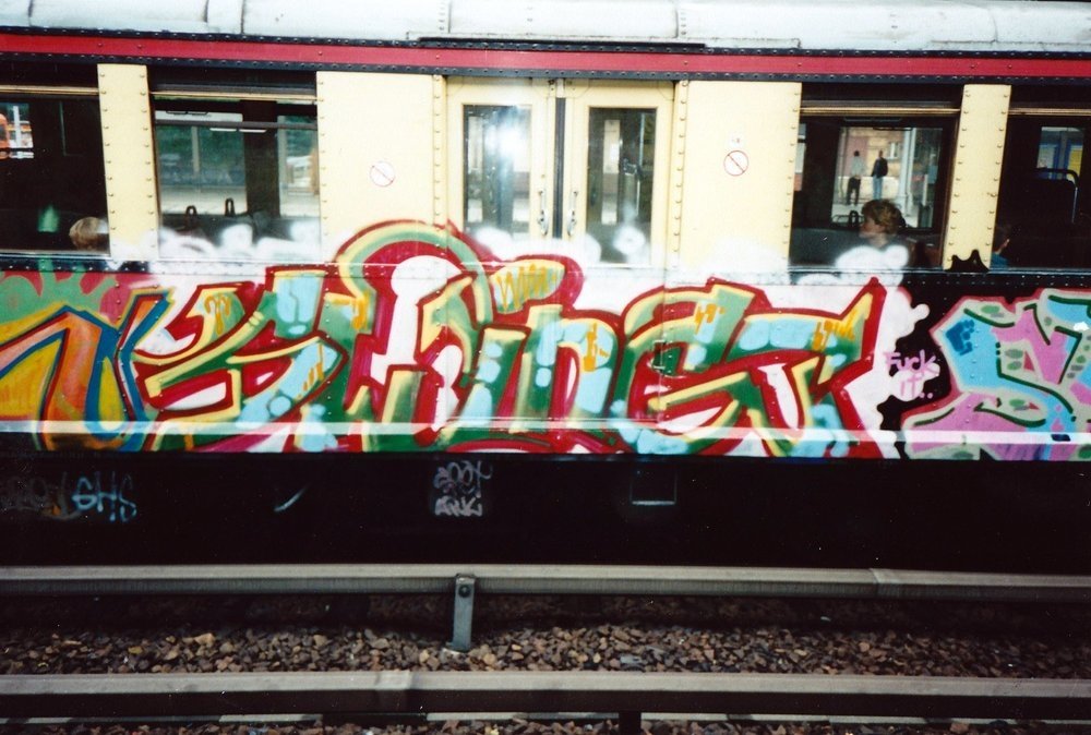 Graffiti Photo by CANFLY - swing, critas, criters (1994)