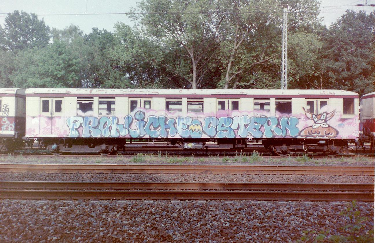 Graffiti Photo by CANFLY - FRÖHLICHE, OSTERN, CRITERS (1992)