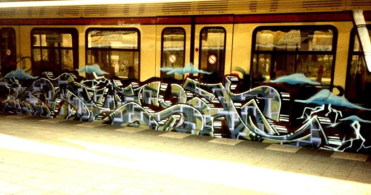 Graffiti Photo by CANFLY - besh, SBahn, Berlin (1994)
