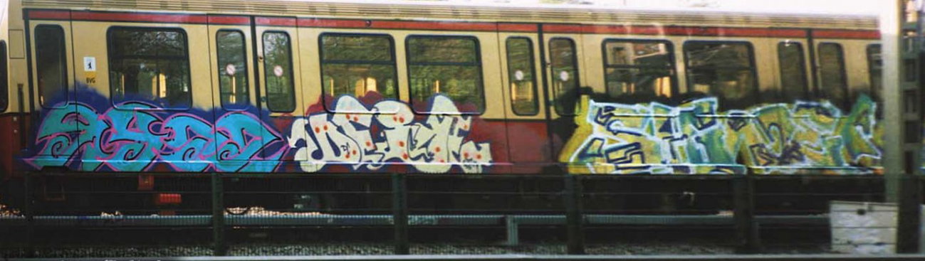 Graffiti Photo by CANFLY - riad, dejoe, shine