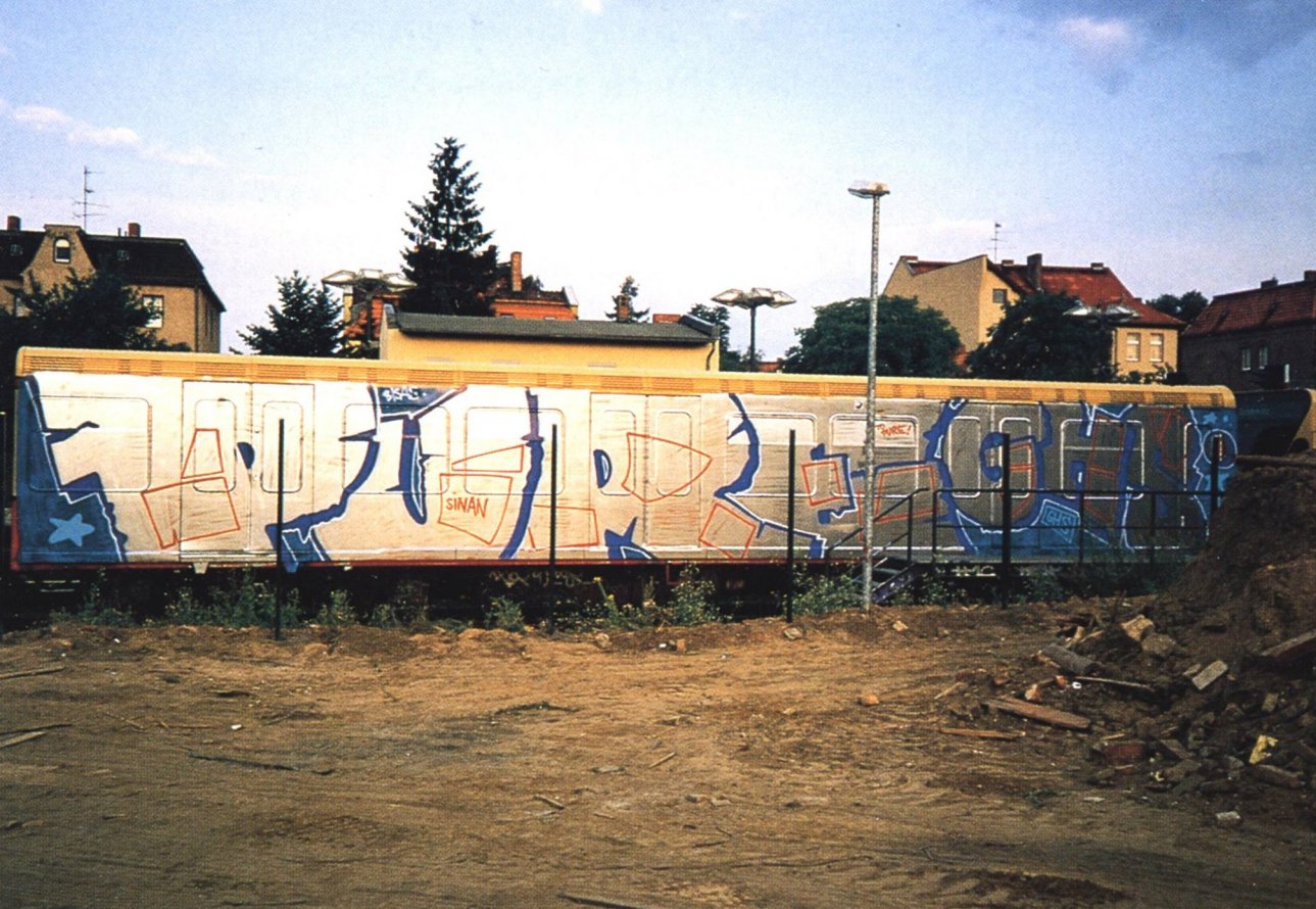 Graffiti Photo by CANFLY - pure, bisas, bisaz (1993)