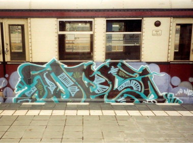 Graffiti Photo by CANFLY - des, ADS, SBahn (1994)