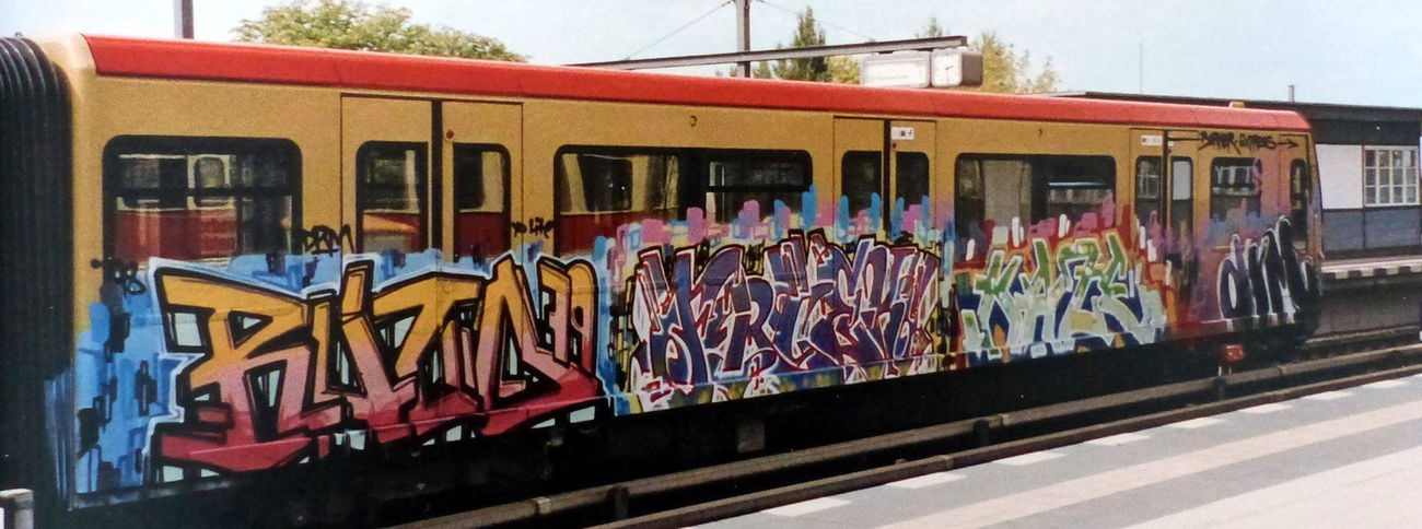 Graffiti Train - Photo by CANFLY - ruzd, friek, kaze (1998)