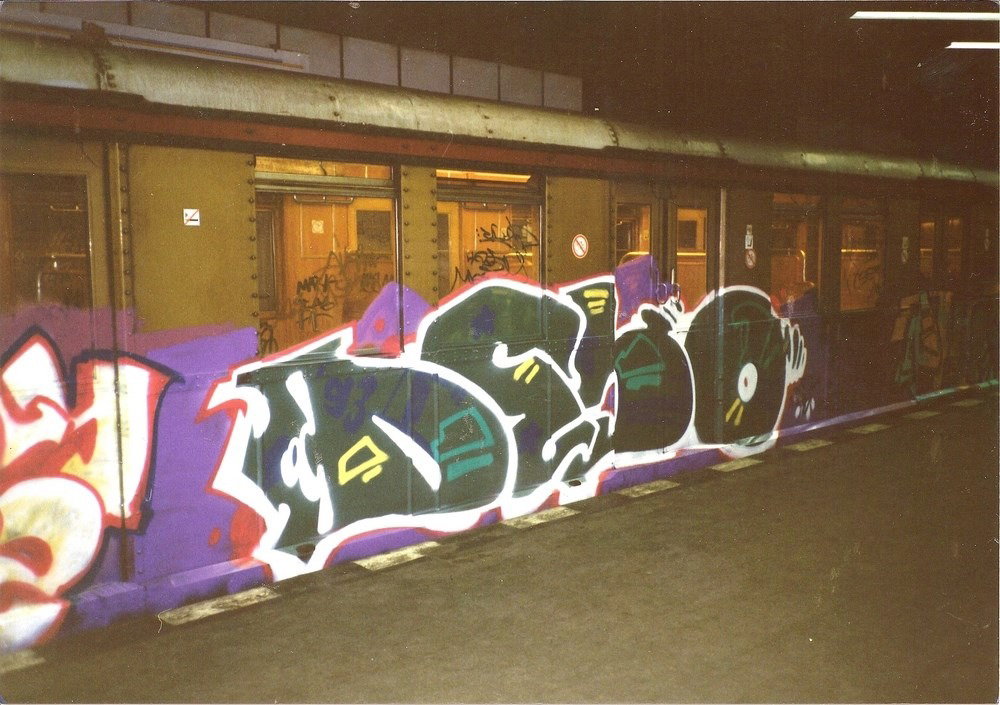 Graffiti Train - Photo by CANFLY - dejo, dejoe, djoe (1993)