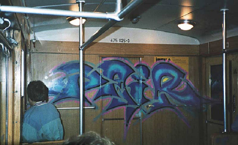 Graffiti Train - Photo by CANFLY - dair, TRS, SBahn (1993)