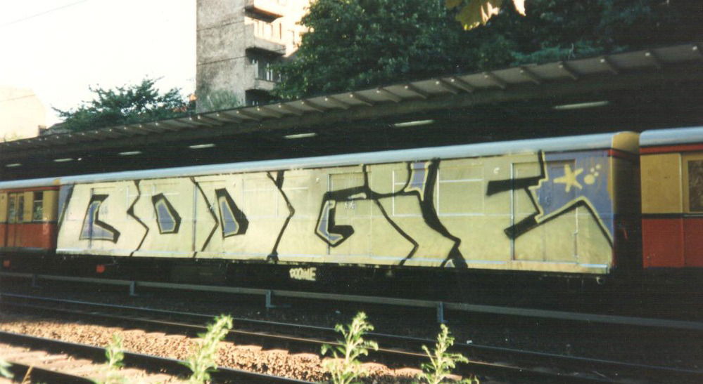 Graffiti Wall - Photo by CANFLY - boogie, SBahn, Berlin