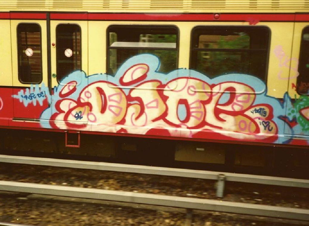 Graffiti Train - Photo by CANFLY - dejoe, djoe, PofC (1992)