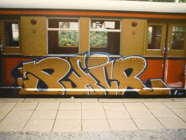 Graffiti Train - Photo by CANFLY - phir, SAS, SBahn