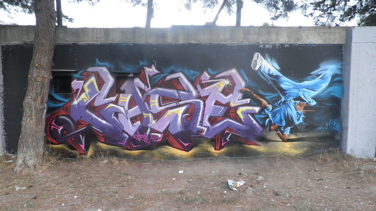 Graffiti Wall in Thessaloniki kalamaria - Photo by CAZEricabc (2011)