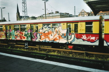 Graffiti Train in Berlin - Photo by COLLECTOR - Weyna, Booze, Berlin (2003)