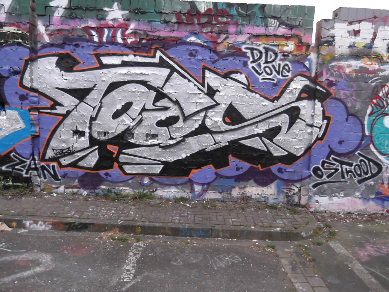 Graffiti Wall in Braunschweig - Photo by COLLECTOR - Toos, Braunschweig, Germany (2012)